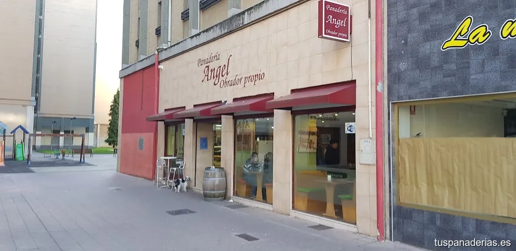 Panadería Ángel-Obrador Propio