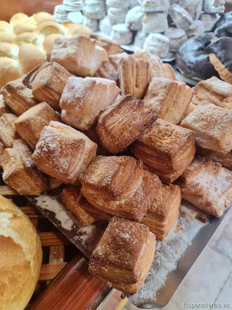 Panadería Pan Y Dulces Charco Pina
