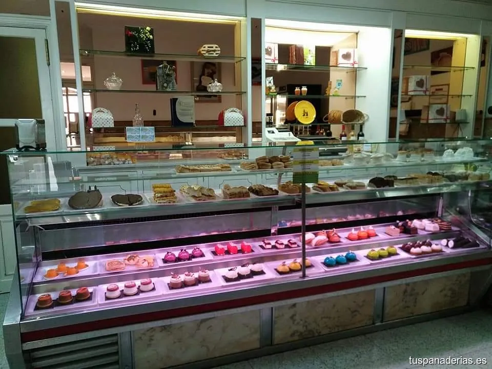 Pastelería ORÓN Y CHAVES .