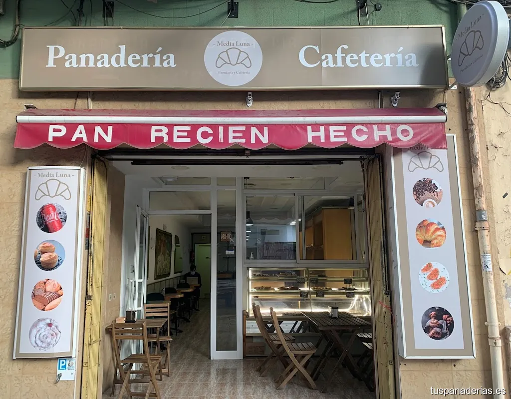 Panaderia & Cafeteria Media Luna