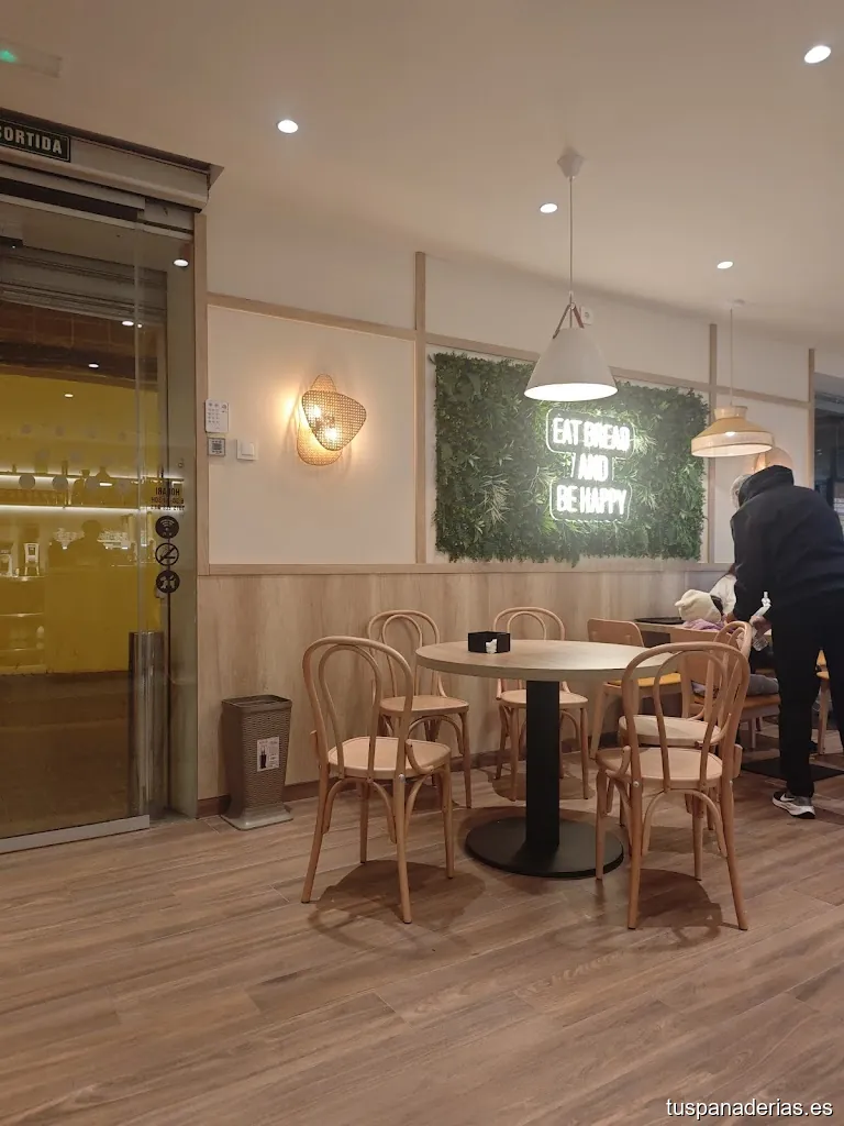 Vivari Coffee & Bakery