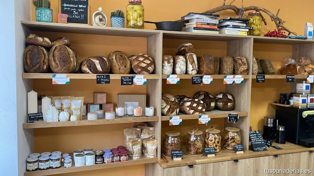 LAROTI Micropanadería & Obrador Abierto