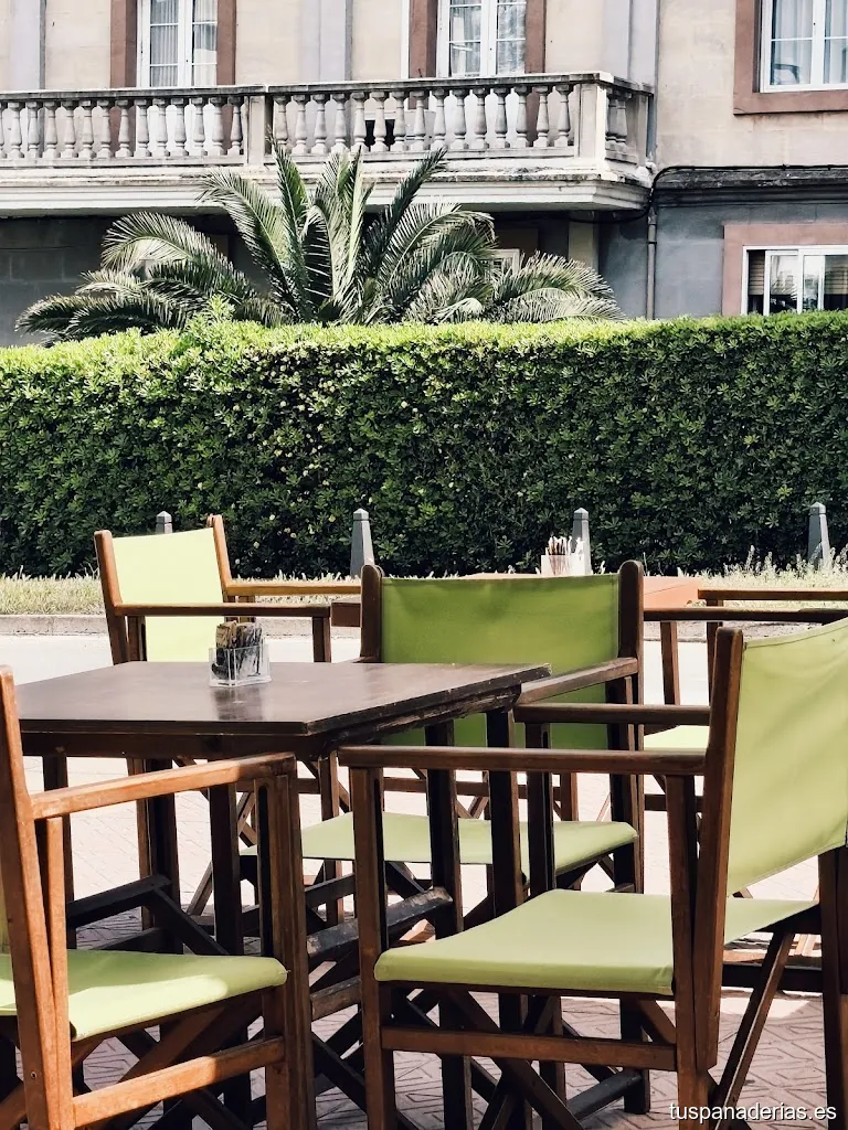 Merak Café Mahon