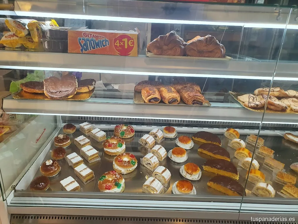 La Noria • Cafetería, Pastelería & Panadería