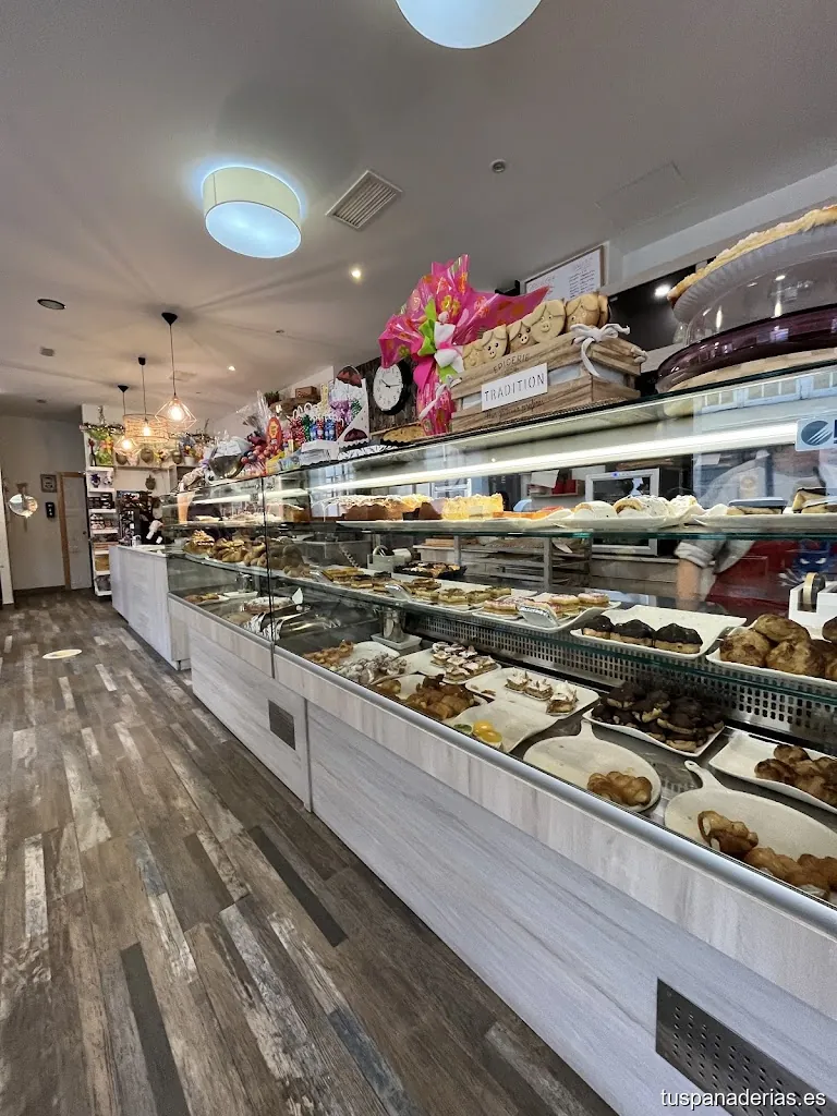 PANADERÍA Y CONFITERÍA MOURE