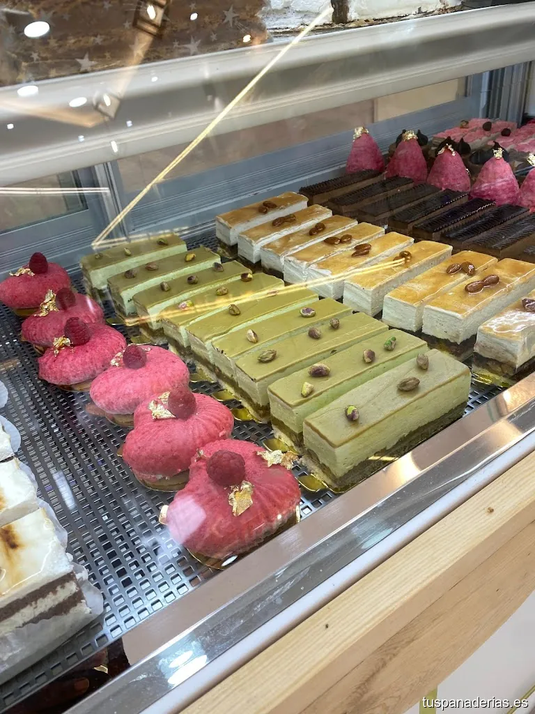 PASTELERÍA MERENGUE KHIRO SALT