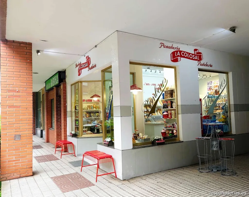 Pastelería - Panadería La Colosal