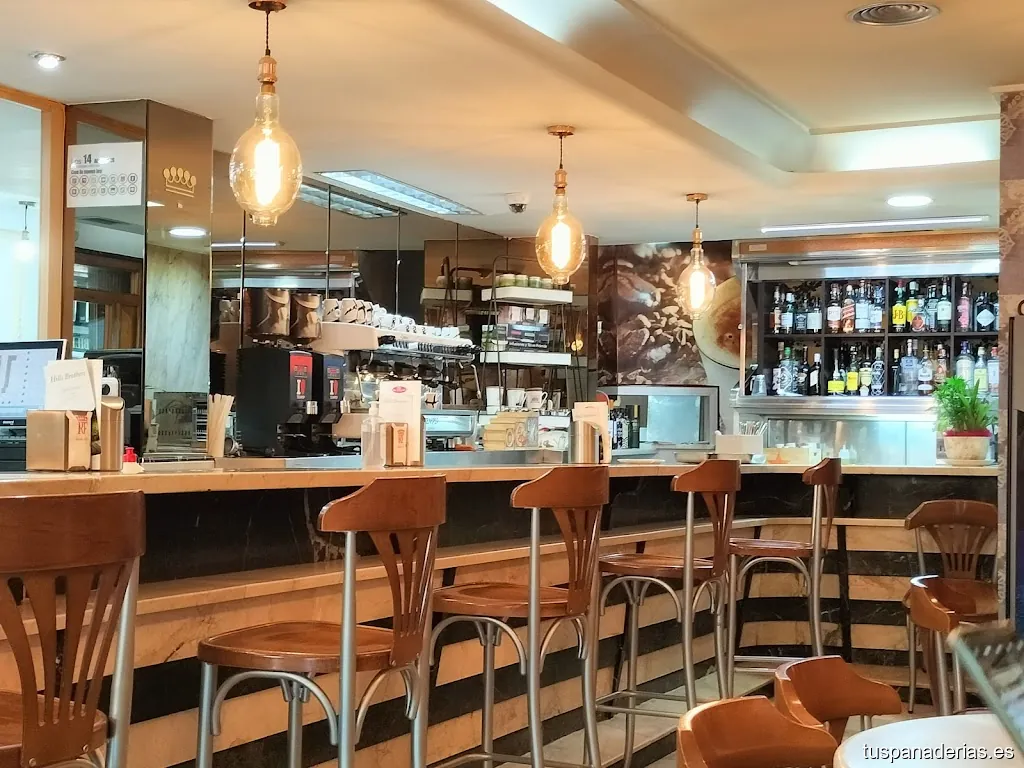 Cafetería Rey Fernando (Piononos, Heladería, pastelería, Cafetería)