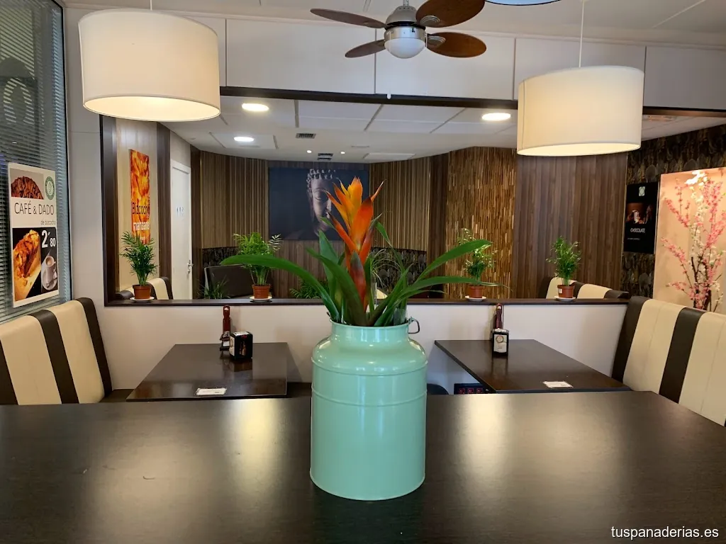 Reina Repostería Café