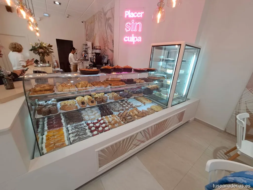 Obrador de Pastelería Oetzmann / Cafetería / Heladería