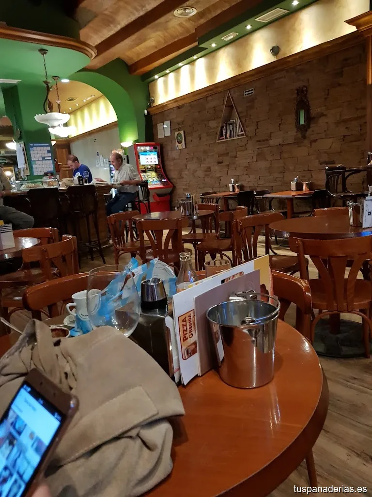 Paraninfo Cafetería Heladería Panadería