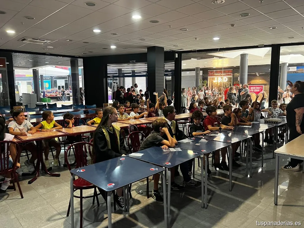 TIENDA Y ESCUELA DE REPOSTERIA CREATIVA - TARTAS PERSONALIZADAS - CLANDESTINE CAKES MADRID