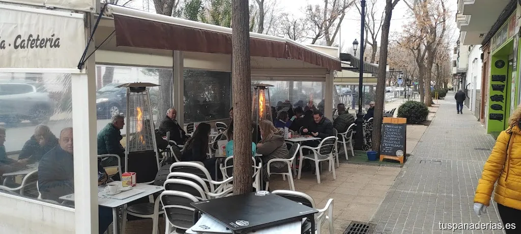 Chocolateria Pastelería Lucía (Todas las mañanas)