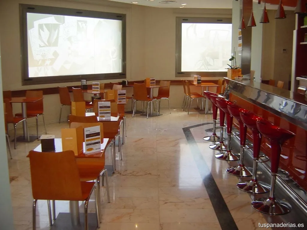 PASTELERÍA CARDONA HORNO DE PAN