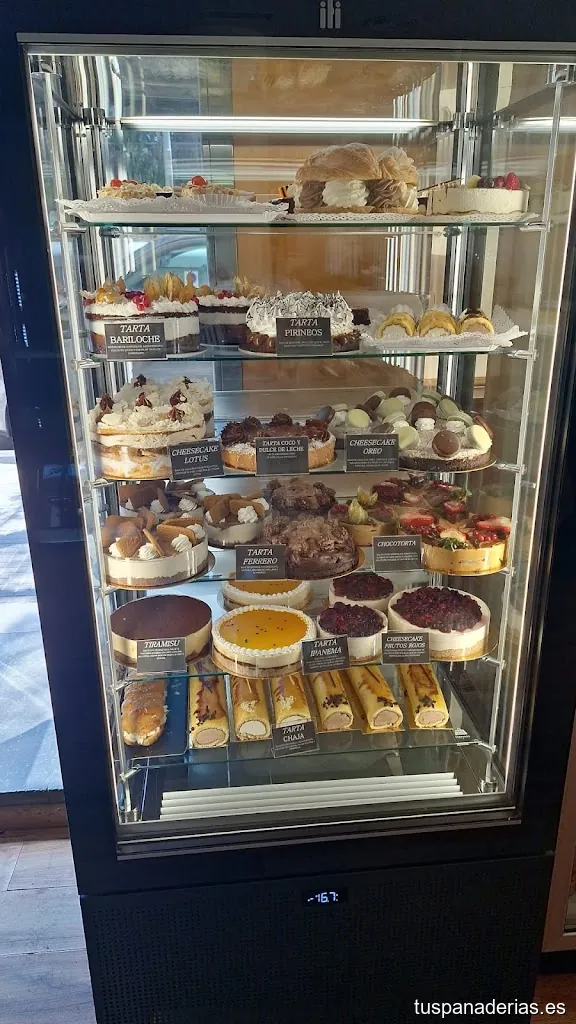 LA TRIBU - CAFÈ & BAKERY