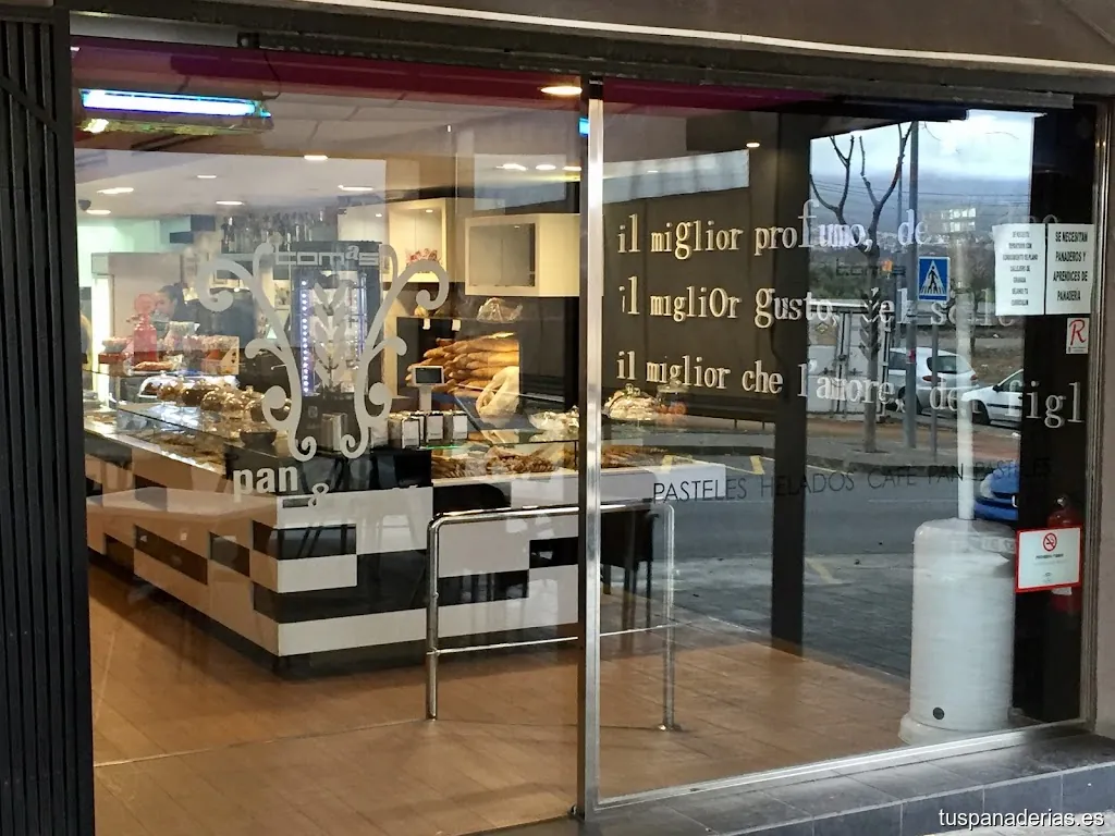 Tomas Pan & Café