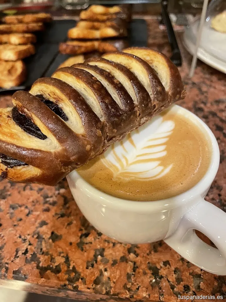 CAFETERÍA PANADERÍA LA TAHONA De Ansoáin.