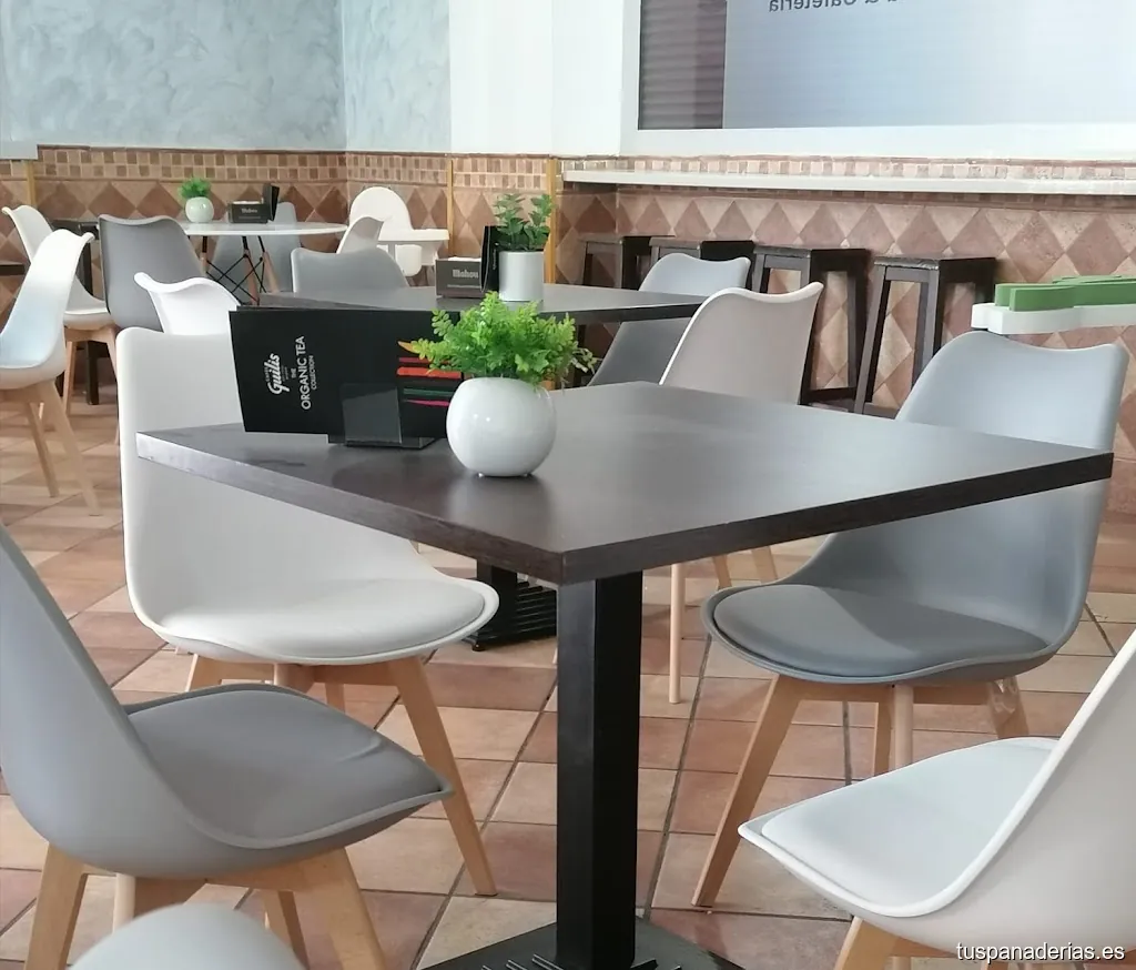 Panadería y Cafetería El Maná