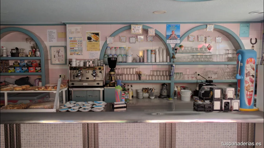 Heladería Pastelería Dama Blanca